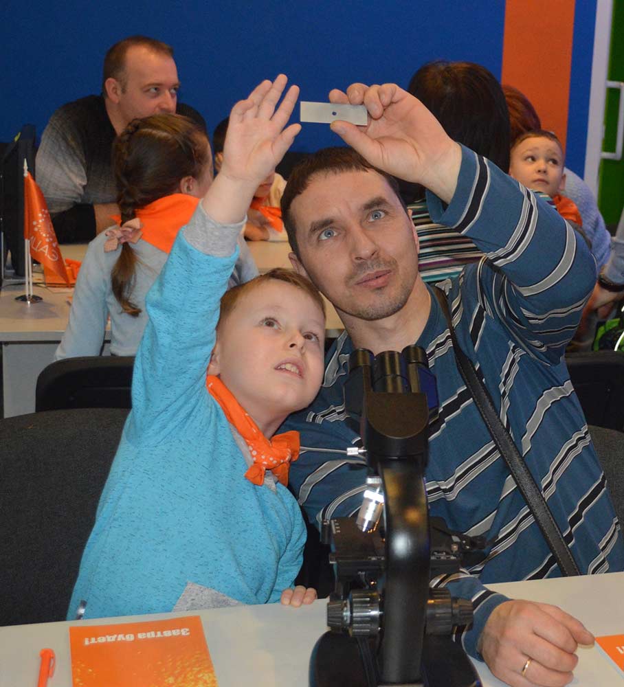 В Смоленске при поддержке «Четыре глаза» прошло занятие «Академии нескучных наук» В Смоленске при поддержке «Четыре глаза» прошло занятие «Академии нескучных наук»