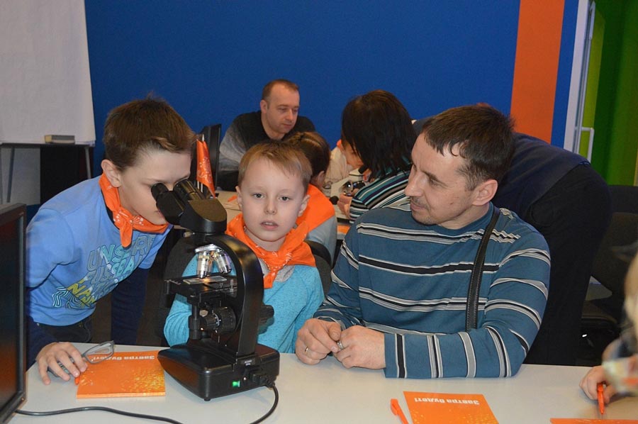 В Смоленске при поддержке «Четыре глаза» прошло занятие «Академии нескучных наук» В Смоленске при поддержке «Четыре глаза» прошло занятие «Академии нескучных наук»